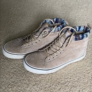 Vans SK8-Hi MTE, tan, size women’s 8.5, men’s 7
